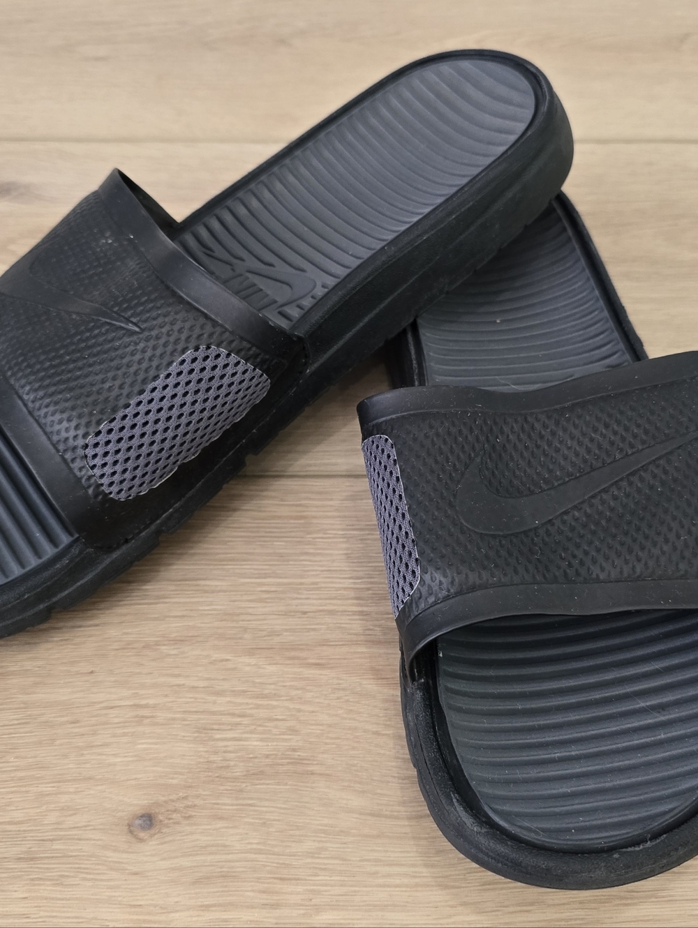 Nike Men's Size 13 Benassi Solarsoft Slides Black 431884-001